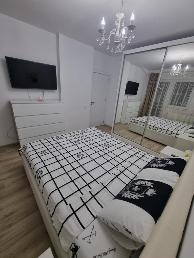 25 Luxury Apartament Bucharest Exterior photo